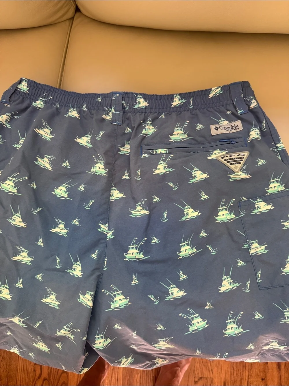 Men’s Navy Blue Boat Print Columbia pfg  Swim Trunks Sz med